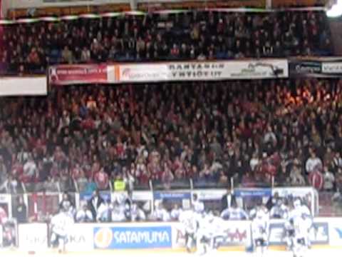 Ässäfanien kannustus kauden kotiavauksessa