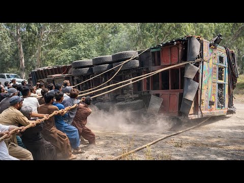 “Most Amazing & Most Viewed Roadside Accidents “Only Pakistani Mechanics Fix-problem