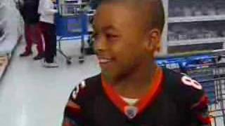 preview picture of video 'Bengals Players Take Children Shopping'