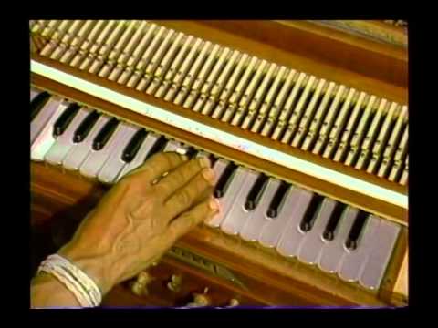 Harmonium lessons with Vaiyasaki Dasa