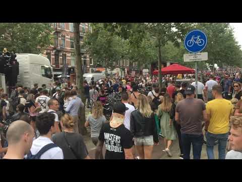 Duizenden mensen door de straten van Amsterdam 21-8-2021