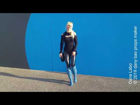 DANA LABO free time in leggings and boots