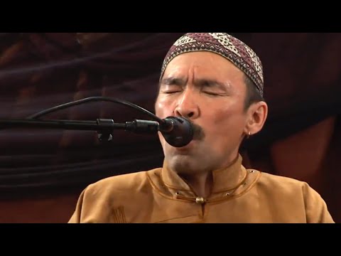 Amazing throat singing by Kaigal-ool Khovalyg (Huun Huur Tu)