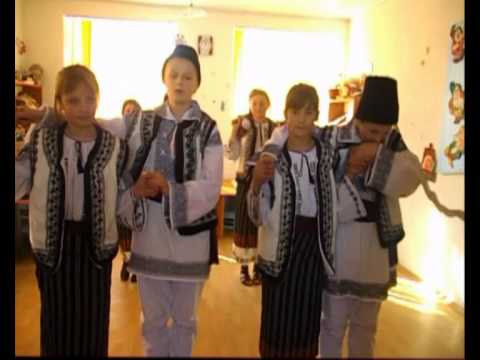 Dansuri Populare Dimacheni - repetitie cu elevii scolii cu clasele I-VIII Dimacheni