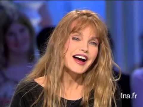 Arielle Dombasle "Magneto Serge" - INA Archive