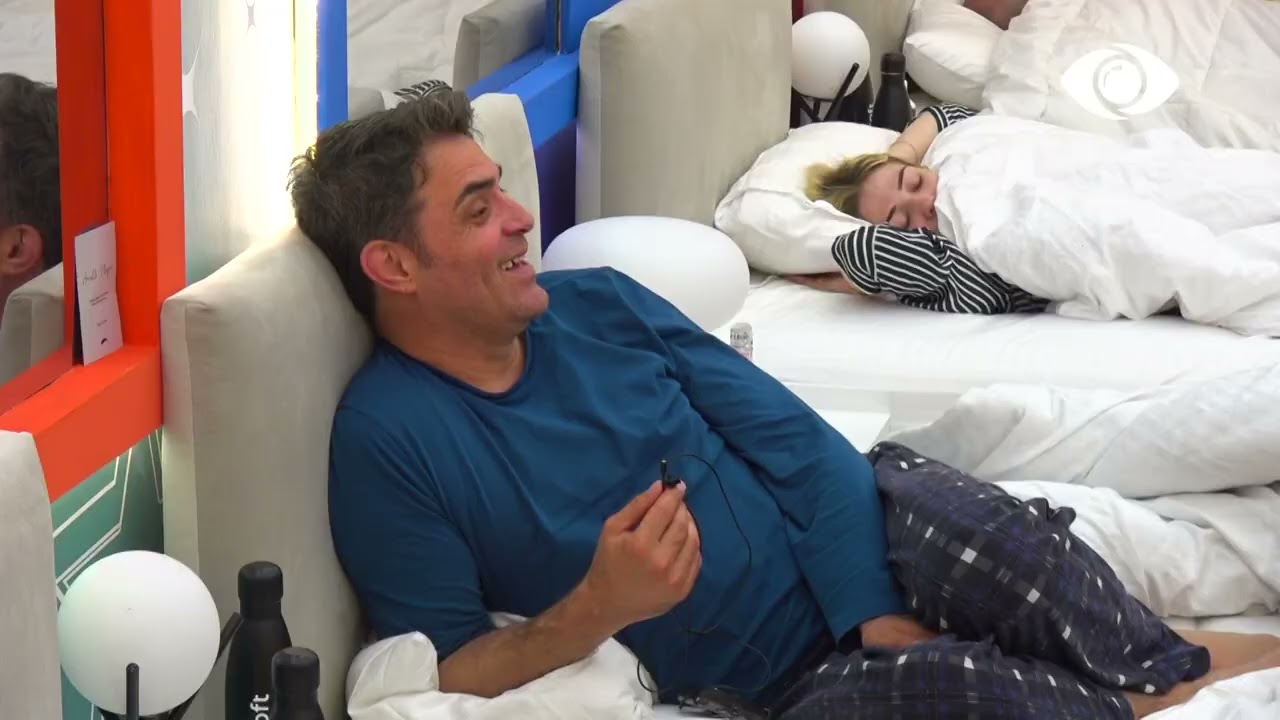 U zgjua një ditë dhe ishte i dashuruar/ Olta për Kristin