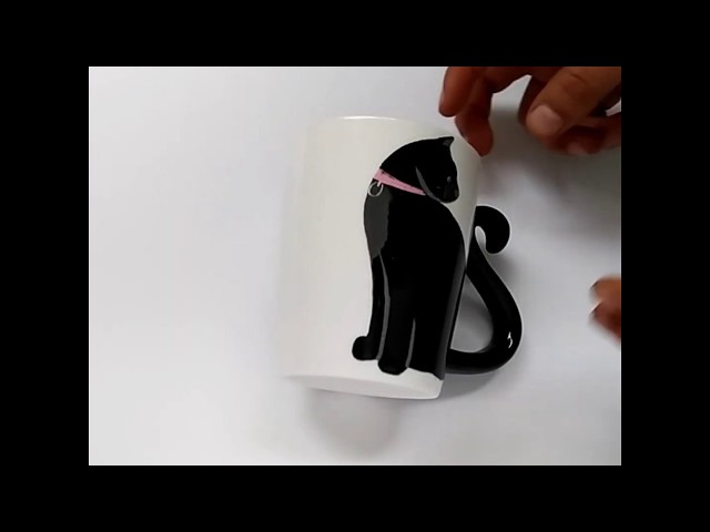 Vídeo relacionado con Juego de 2 tazas de café para gatos con tapa y bonita cuchara de gatito, juego de tazas de leche para amantes de los gatos, niñas y mujeres, regalo de cumpleaños de Navidad, 450 ml, blanco y negro