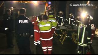 preview picture of video '30.03.2013: Schwerer Verkehrsunfall mit fünf verletzten Personen (Burbach-Holzhausen/NRW)'
