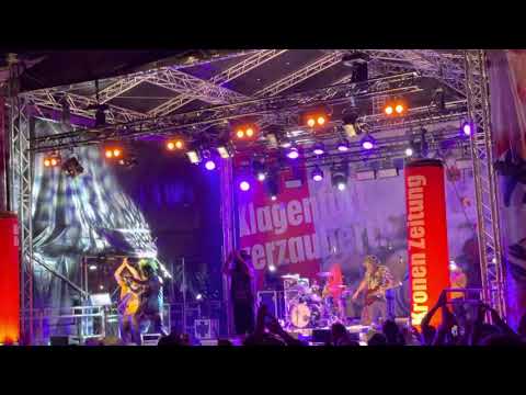 BadAss Soundfactory - Party Rock Anthem (LMFAO Cover) Live @ Altstadtzauber Klagenfurt 2022