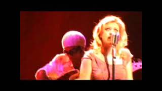 Kelly Clarkson - What's Up Lonely (Breakaway Tour: Omaha 4/2/05)