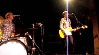 An Horse - Dressed Sharply (live)