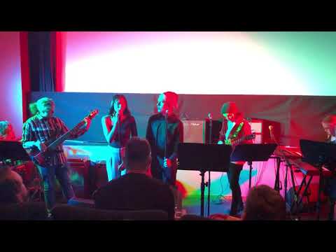 Amanda Bossen sjunger Chestnuts Roasting