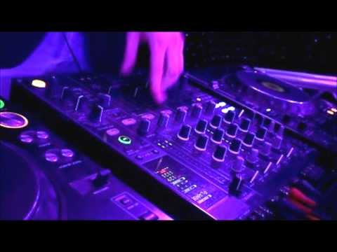 Arno Cost vs. R3hab & Bassjackers vs. DVBBS & Borgeous - Raise Head Up Tsunami (David Clash Mashup)