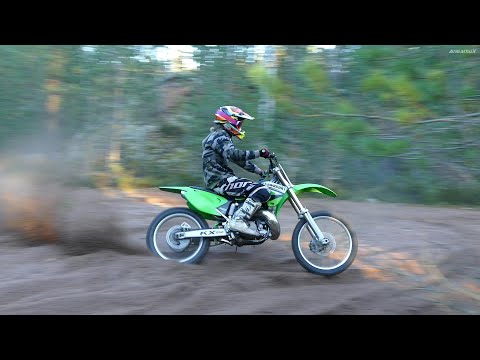 Kawasaki KX250 - Epic Braaps & Sounds (Raw)