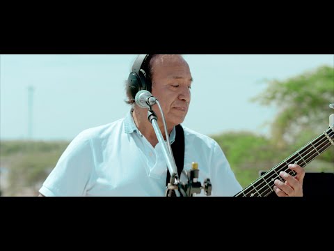 Agua Marina - Medley: Llama de Amor - Lágrimas de Hombre - Así es el Amor - Amor Amor