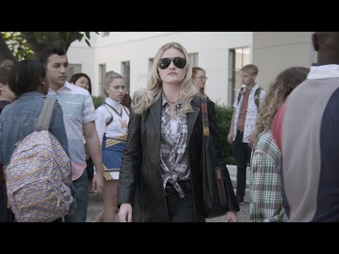 Lainey Lewis Goes Full Pfeiffer - Schooled