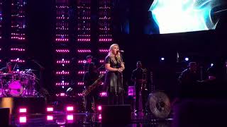 Kelly Clarkson Live “Medicine” Private Concert From The Voice Stage