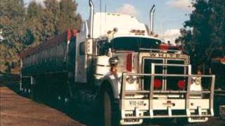Worlds last truck driver     Slim Dusty