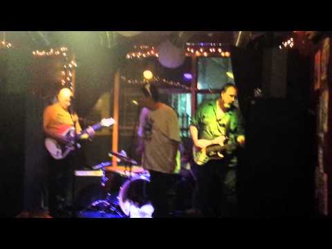 The Outbursts - I'm Splashing Out @ Punk 4 The Homeless, Stag's Head