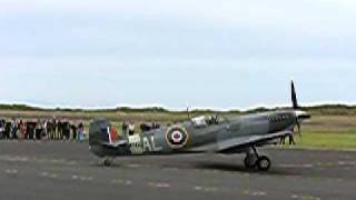 preview picture of video 'Spitfire on show at Wanganui NZ ANZAC day 2009'