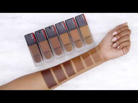 „Shiseido Synchro Skin“ gaivinantis skystas makiažo pagrindas be aliejaus, 450 Copper SPF 30, 30 ml video