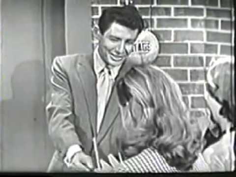 1950s Pop Music: Eddie Fisher singing Tell Me Why on his TV show (Aired live, 1953)