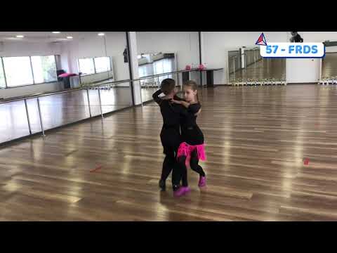 6 11 ani, Vals Lent,  Iustin Teodor Homiuc - Adelina Cristina Marcu   BUCOVINA DANCE STUDIO