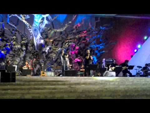 Martín Valverde y Alex Campos cantan en San Pedro