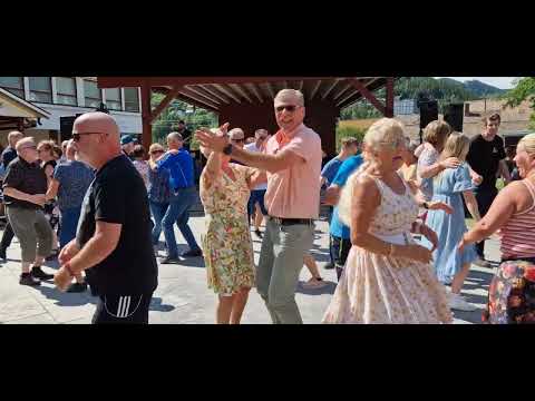 Rein magi med Steinar Engelbrektson i Otta sentrum Dansefestivalen 2023 Dansnytt Hilde Arntzen