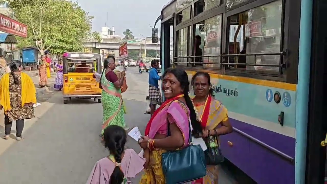 யார் அந்த சார்.! பாதாகைகளுடன் த வெ க - வினர் பேருந்துகளில் நோட்டீஸ் வழங்கி போராட்டம்.!