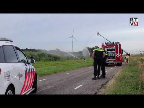 Flinke brand in riet Ouderkerkerplas langs de A9
