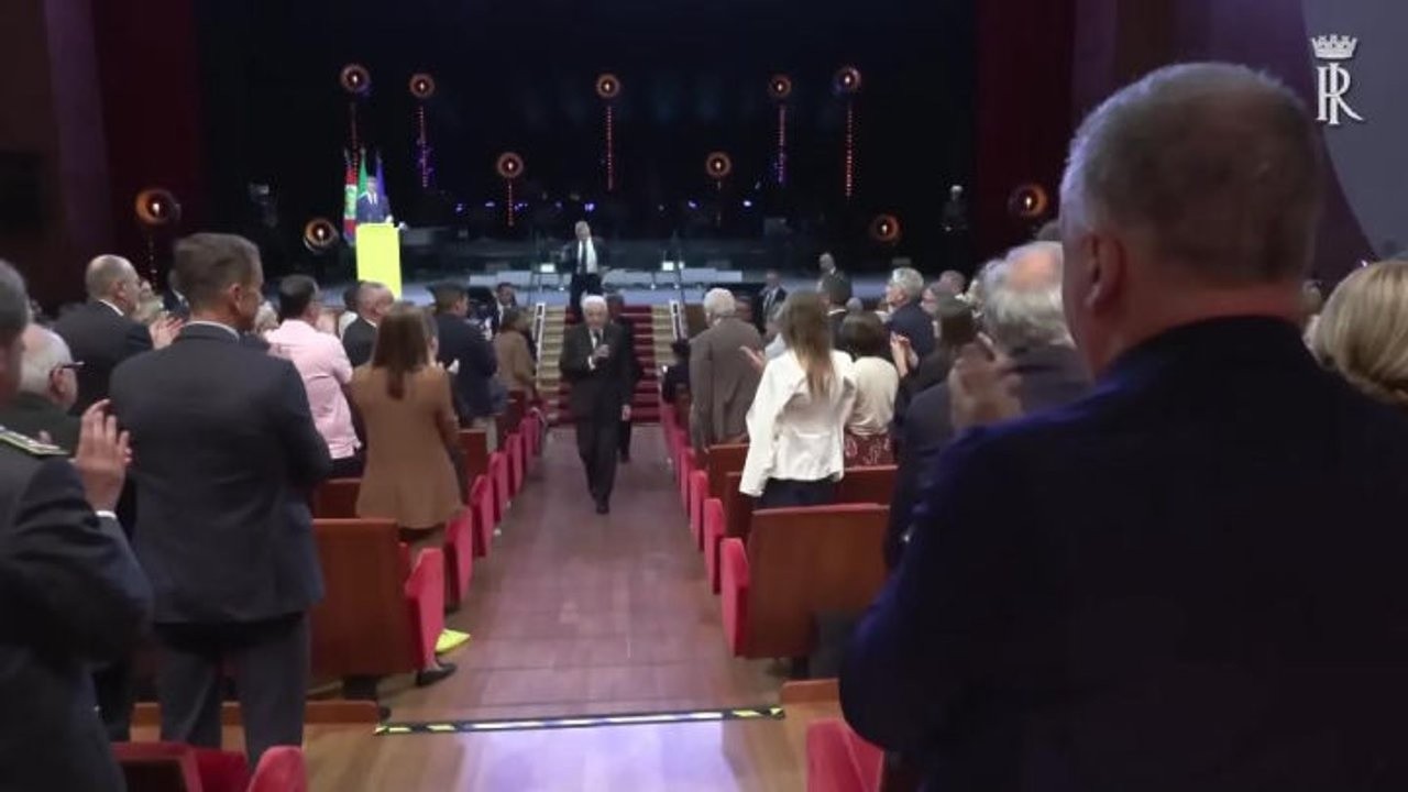 Standing ovation per Mattarella al Teatro “Giuseppe Verdi” di Pordenone