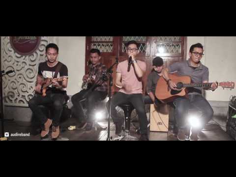 HUJAN TURUN - SO7 (Acoustic Cover) by AUDIRE