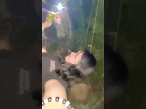 Giving flowers to my bestie 💞