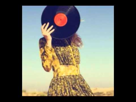 Ti O Rrush i kuq i Bardhe Kenduar perj Cobanit