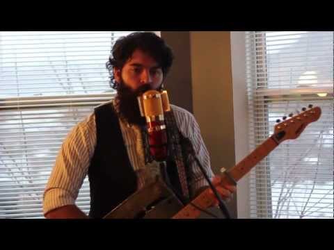 La Vie En Rose (Louis Armstrong Cover) - Logan Kendell (and his Gas Can Guitar)