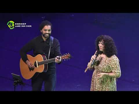 Mindy Broeren Martosoedjono met het lied Rollercoaster