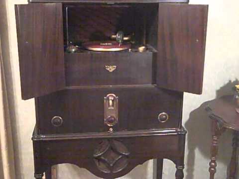 LOUIS KATZMAN THE AMBASSADORS - IT HAD TO BE YOU - ROARING 20'S VICTROLA RADIOLA.MP4