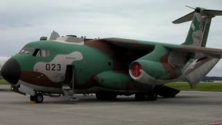 preview picture of video 'Military transport aircraft.Takeoff.JASDF C-1 航空自衛隊・輸送機の離陸'