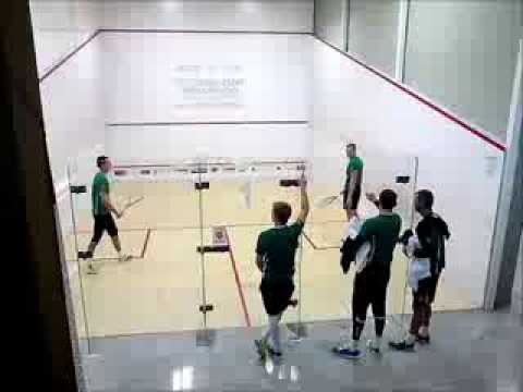 Piłkarze Śląska Wrocław grają w squasha