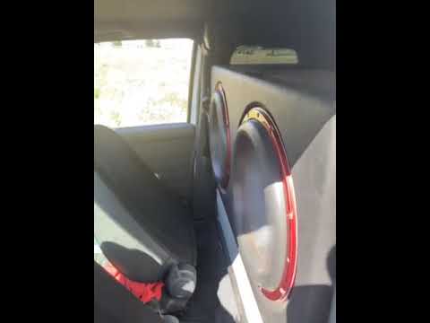 SE DESPEGA VIDRIO TRASERO DE CAMIONETA POR LA PRESION DEL SONIDO 😱😱😱