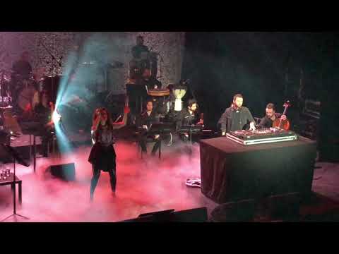 Burcu Güneş & Serdar Ayyıldız'la  Üryan Geldim Performansı ( Zorlu Psm )