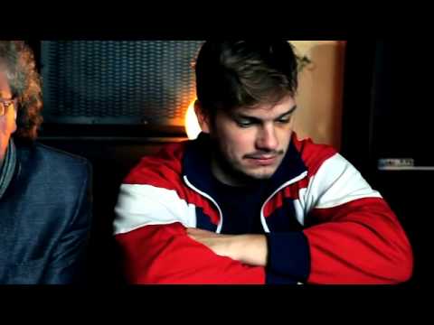 Lielsliens Nielsiens - Meitenes, audzējiet krūtis