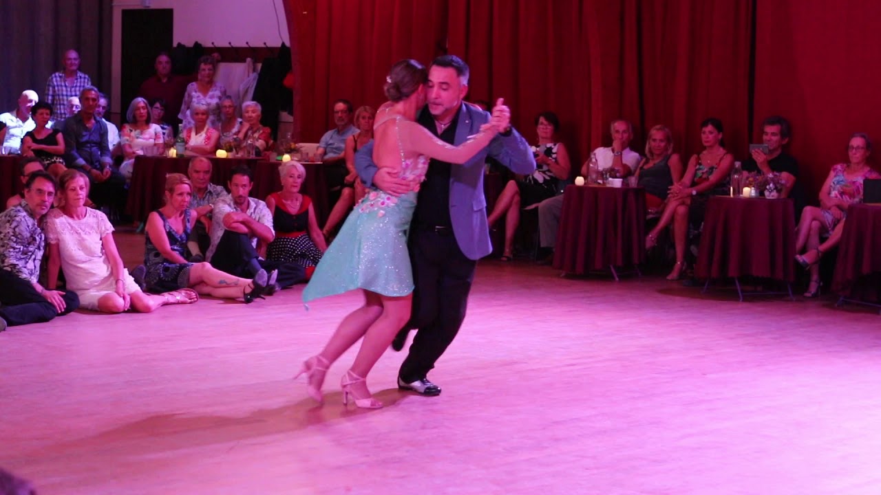 Marisol Morales y Alejandro Larenas Bailan una milonguita en la Casita del hornero