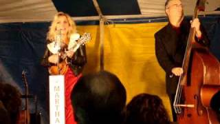 Rhonda Vincent - Rhythm of the Wheels