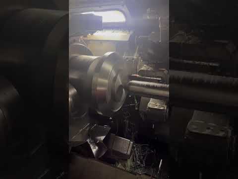 Gia công tiện chi tiết kim loại