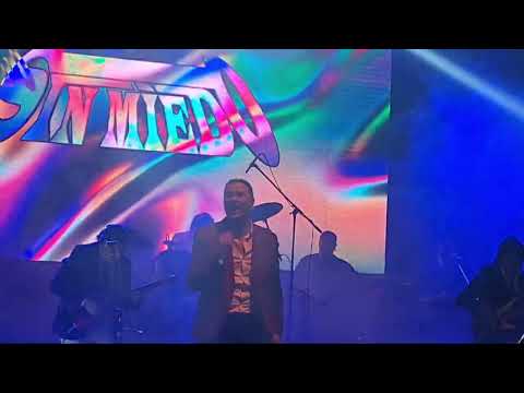 2 - PORQUE YO / BOQUITA DE CARAMELO - SOMBRAS NADA MAS (EN VIVO EN LA FIESTA DE SIN MIEDO)