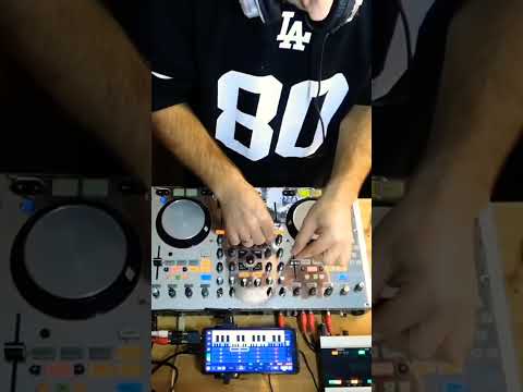 Progressive house mix in the kitchen from DJ Jenya Lee #progressivehouse #melodictechno #djjenyalee