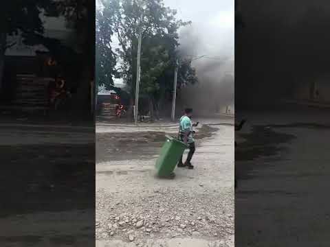VORAZ INCENDIO DE UN DEPÓSITO EN LA CIUDAD DE MONTERRICO, JUJUY