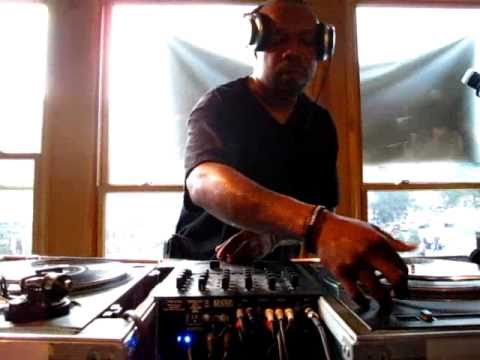 DJ Scratch on the 1's and 2's (Part 1 of 2) @ Fat Beats, NYC (The Final Day)